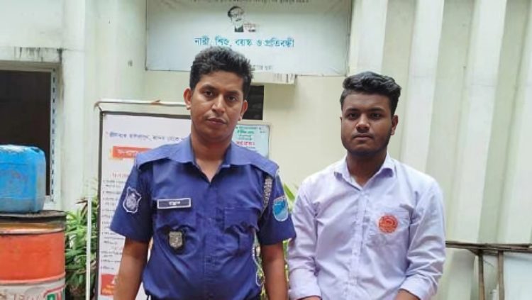 এইচএসসির পরীক্ষার হলে ছাত্রের পকেটে ২০০ গ্রাম গাঁজা!