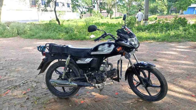 ঝালকাঠির সংবাদপত্র হকার সমিতির সভাপতির তেল ছাড়া মোটরসাইকেলে চালানো অলৌকিক বা মিরাকেল