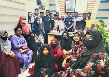 রাজাপুরে বৈষম্যবিরোধী আন্দোলনের শিক্ষার্থীদের সাথে এএসপির মতবিনিময়