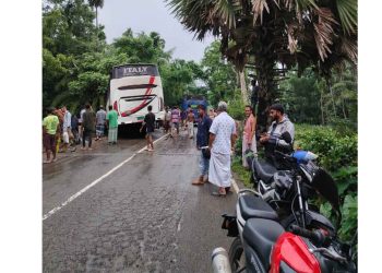 রাজাপুরে নিয়ন্ত্রণ হারিয়ে বাস দুর্ঘটনায় আহত ১০