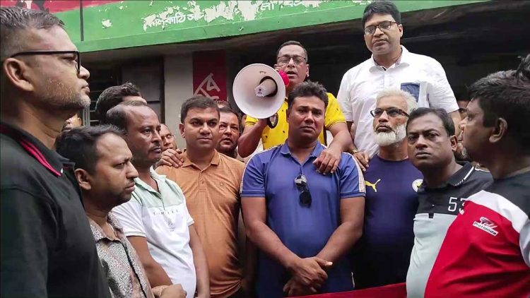 ঝালকাঠিতে সৈন্ত্রাস, নৈরাজ্য, সংখালঘুদের উপর নির্যাতন চাঁদাবাজি ও দখলবাজি বন্ধের দাবিতে যুবদলের প্রতিবাদ সভা