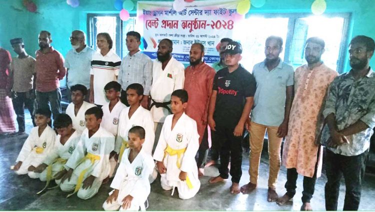 ঝালকাঠিতে মার্শালআট প্রশিক্ষনার্থীরা হলুদ বেল্টের যোগ্যতা লাভ করেছে