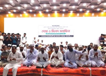 পুলিশকে কাজে ফিরাতে ছাত্রদের পাশাপাশি ঝালকাঠিতে রেভার স্কাউটস নেতৃবৃন্দের ফুলেল শুভেচ্ছা