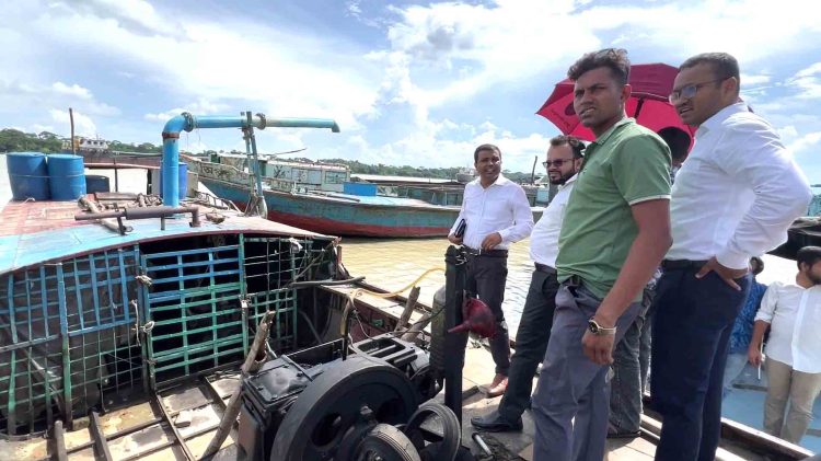 ঝালকাঠিতে অবৈধ বালু উত্তোলনের কাজে ব্যবহৃত ৫টি ড্রেজার জব্দ