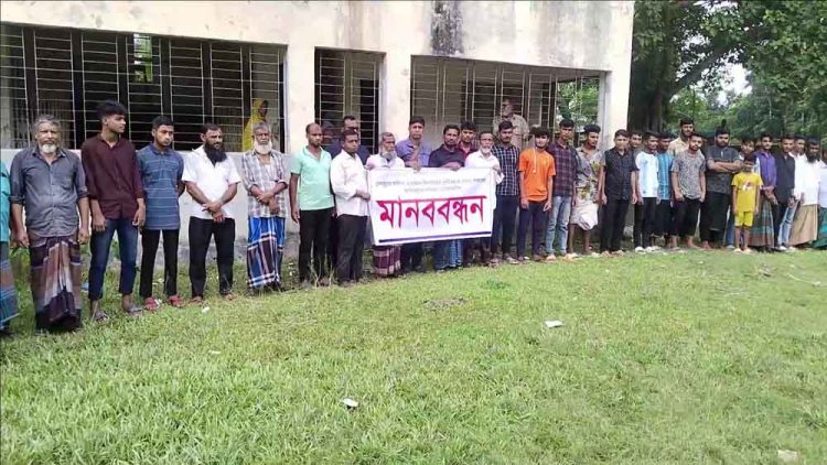 ঝালকাঠিতে প্রধান শিক্ষক আবুল কালাম  আজাদের অপসারন দাবিতে মানববন্ধন