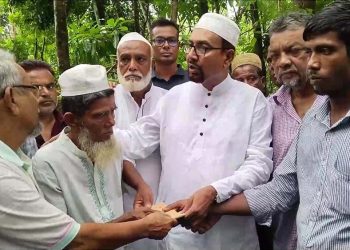 ঝালকাঠিতে নিহত গামের্ন্টসকর্মী রুবেলের পরিবারকে  বিএনপির পক্ষে থেকে আর্থিক সহযোগিতা প্রদান