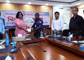 ঝালকাঠির বিদায়ী পুলিশ সুপারকে জেলা প্রশাসনের আনুষ্ঠানিক সংবর্ধনা প্রদান