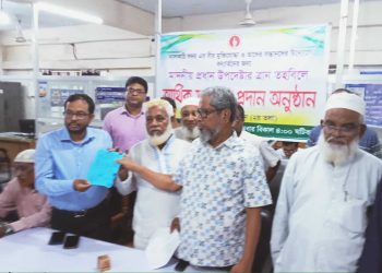 বন্যা দুর্গতদের সহযোগিতায় ঝালকাঠির বীর মুক্তিযোদ্ধা ও তাদের পরিবার