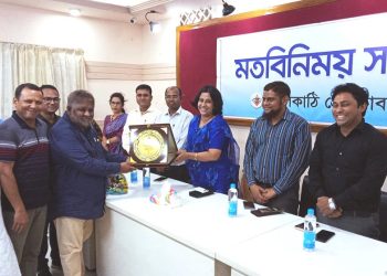 ঝালকাঠি প্রেসক্লাব বিদায়ী জেলা প্রশাসককে সংবর্ধনা প্রদান করেছে