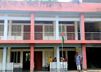 শিক্ষকদের দ্বন্দ্বে ও প্রধান শিক্ষকের অনিয়মে ডুবতে বসেছে রাজাপুরের ৬১ নং উত্তর পালট সঃ প্রাঃ বিদ্যালয়
