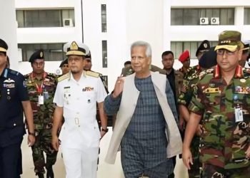 সেনাসদর পরিদর্শন করেছেন প্রধান উপদেষ্টা