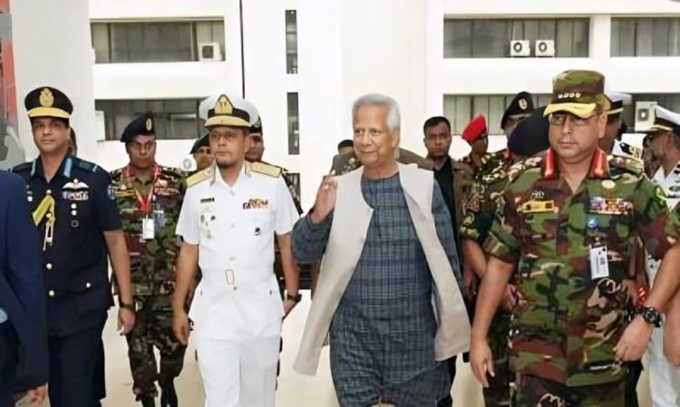 সেনাসদর পরিদর্শন করেছেন প্রধান উপদেষ্টা