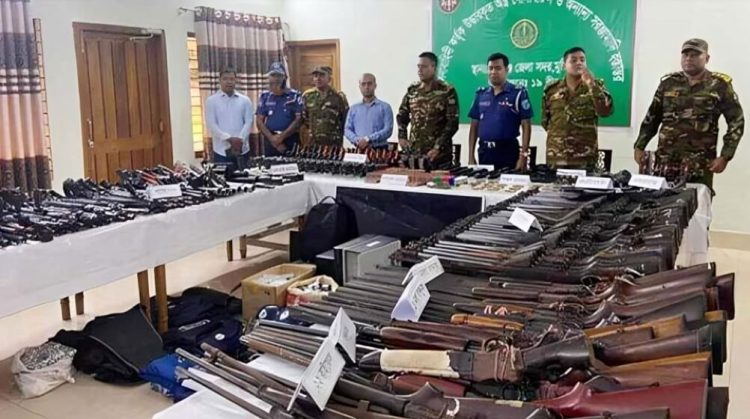 যৌথ অভিযানে ২৬ দিনে ২৪৩ অস্ত্র উদ্ধারসহ গ্রেপ্তার হয়েছে ১১০ জন