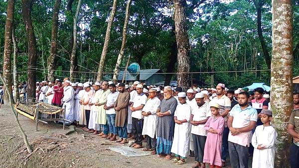 কাঠালিয়া সদর ইউনিয়ন পরিষদের চেয়ারম্যান নাহিদ সিকদাদের জানাযা নামাজ ও দাফন সম্পন্ন