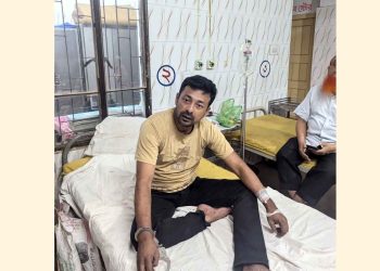 বাড়িতে পুলিশ দেখে ইয়াবা গিলেও রক্ষা পেল না মাদক কারবারি