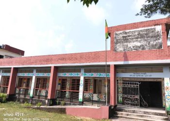 ১২১ নং নিজ গালুয়া মরহুম ফজলুর রহমান সরকারি প্রাথমিক বিদ্যালয়  রাজাপুরে স্কুলের ভবন ও শিক্ষক থাকলেও নেই শিক্ষার্থী!