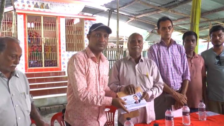 ঝালকাঠির রাজাপুরে তারেক রহমানের পক্ষে পূজা মন্ডপে শুভেচ্ছা উপহার বিতরণ
