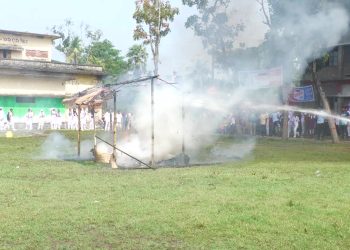 ঝালকাঠিতে অগ্নিকান্ডে প্রতিরোধ ও প্রতিরক্ষায় ফায়ার সার্ভিসের মহড়া