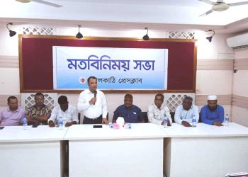ঝালকাঠিতে সাংবাদিকদের সাথে মতবিনিময় করছেন জেলা বিএনপি