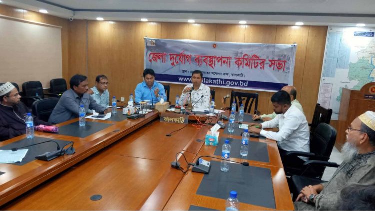 ঘূর্ণিঝড় ‘ডানা’ মোকাবেলায় ঝালকাঠিতে প্রস্তুতি সভা অনুষ্ঠিত
