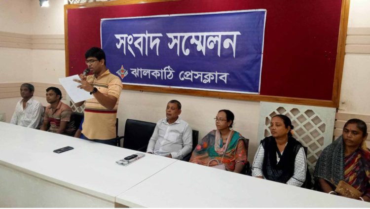 ঝালকাঠিতে সংখ্যালঘু পরিবারের জানমালের নিরাপত্তা চেয়ে সংবাদ সম্মেলন