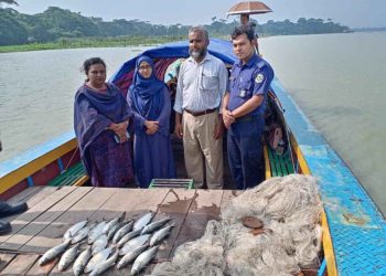 ঝালকাঠিতে মা ইলিশ রক্ষা কার্যক্রমের আওতায় ৪ জনকে দন্ডিত করে ২৭ হাজার টাকা জরিমানা