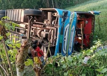 বামনায় বাস উল্টে খাদে আহত ৬ জন