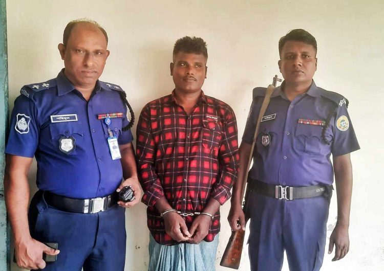 পনেরো বছরপর ডাকাতি মামলার পলাতক আসামী গ্রেফতার