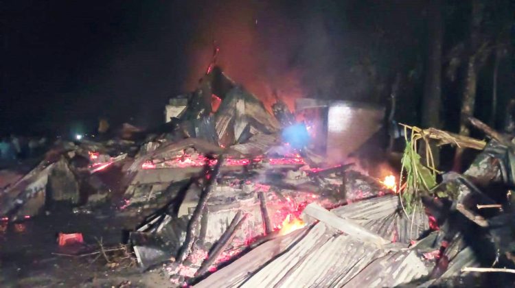 রাজাপুরে ভয়াবহ অগ্নিকান্ডে দুটি বসতঘর পুড়ে ছাই, ২০ লাখ টাকার ক্ষতি