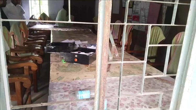 ঝালকাঠির মাদ্রাসার জানালার গ্রিল কেটে ল্যাপটপ ও সাউন্ডবক্স  চুরি