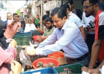 ঝালকাঠিতে বৈষম্যবিরোধী ছাত্রদের উদ্যোগে ন্যায্যমূল্যে সবজি বাজার, ক্রেতাদের স্বস্তি