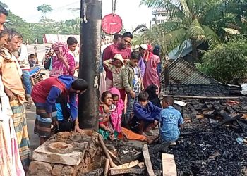 কাঠালিয়ায় ২ নারীসহ তিন ব্যবসায়ীর দোকান আগুনে পুড়ে ছাই