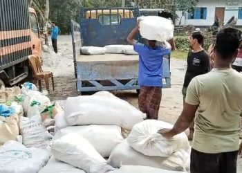 রাজাপুরে আড়াই লক্ষ টাকার নিষিদ্ধ পলিথিন জব্দ, ৩০ হাজার টাকা জরিমানা