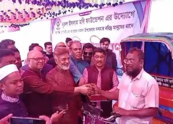বামনায় অসচ্ছল পরিবারকে স্বাবলম্বী করতে অটো রিক্সা বিতরণ