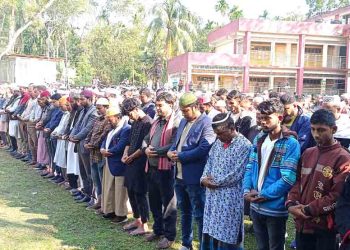 কাঠালিয়ার সাবেক প্রধান শিক্ষক মোঃ আলতাফ হোসেনের জানাজায় মানুষের ঢল