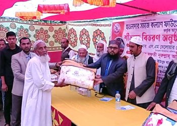 কাঠালিয়ায় শীতার্তদের মাঝে হাওলাদার সমাজ কল্যান ফাউন্ডেশনের কম্বল বিতরণ