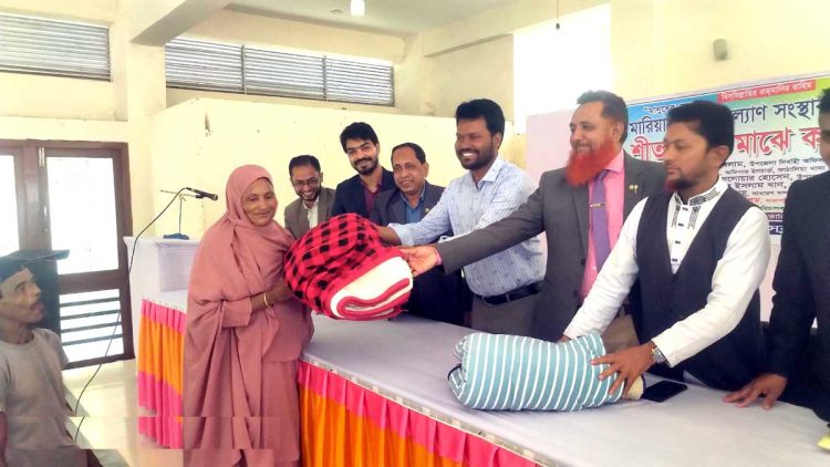 কাঠালিয়ায় মারিয়াম সমাজ কল্যাণ সংস্থার শীতার্তদের মাঝে কম্বল বিতরণ