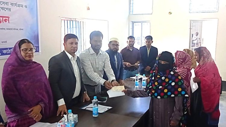 কাঁঠালিয়ায় দরিদ্র নারী পুরুষের মাঝে সমাজ সেবা অধিদপ্তর ৫০ লাখ টাকার সুদ মুক্ত ঋণ বিতরণ