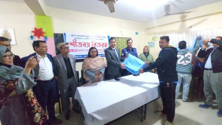 ঝালকাঠিতে বিশেষ চাহিদাসম্পন্ন শিশুদের মাঝে শীতবস্ত্র বিতরণ