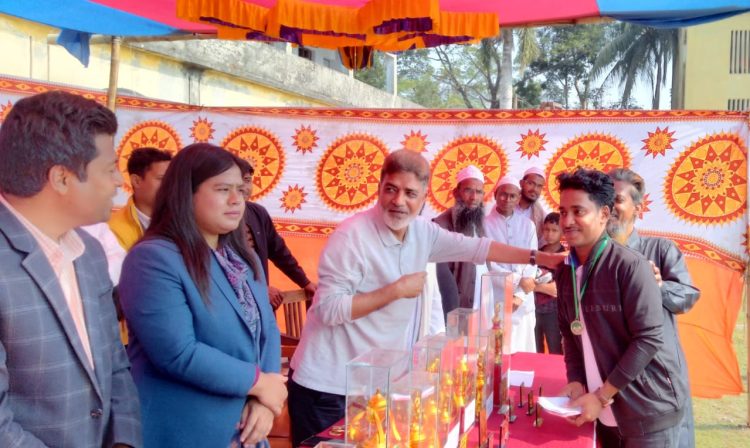 বামনায় পিঠা উৎসব ও ক্রীড়া প্রতিযোগীতা অনুষ্ঠিত হয়েছে