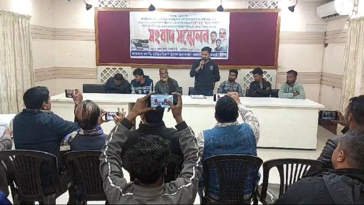 ঝালকাঠিতে জেলা যুবদলের নেতার উপর ছাত্রলীগের হামলার প্রতিবাদে সংবাদ সম্মেলন