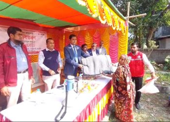 ঝালকাঠিতে শীতার্তদের মাঝে রেড ক্রিসেন্টের শীতবস্ত্র বিতরণ