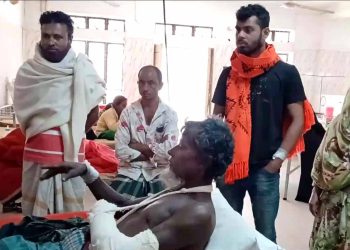 ঝালকাঠিতে মেয়ের বিয়ের প্রস্তাবে রাজি না হওয়ায় দিন মজুরের হাত পা ভেঙ্গে দিয়েছে সন্ত্রাসীরা