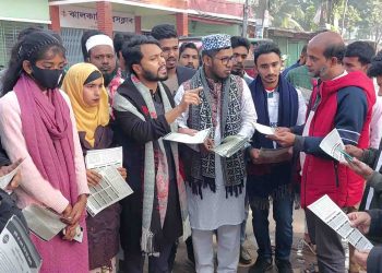 ঝালকাঠিতে জাতীয় নাগরিক কমিটির লিফলেট বিতরণ