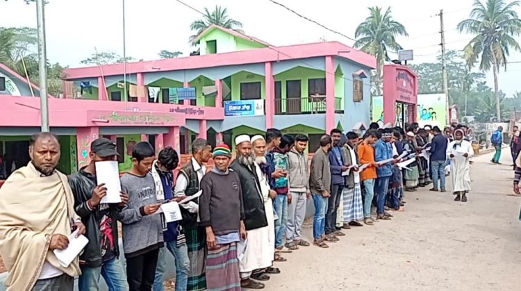 কাঠালিয়ায় আওয়ামীলীগ পন্থী চেয়ারম্যাকে অপসারনের দাবীতে মানববন্ধন ও বিক্ষোভ