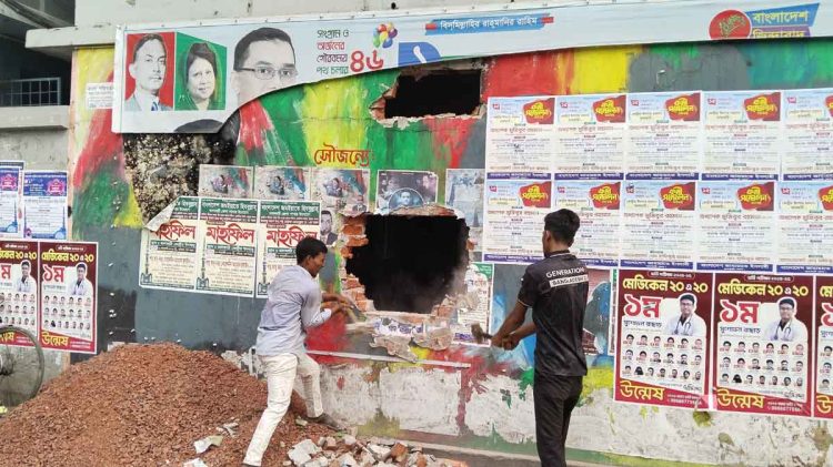 শেখ হাসিনার বক্তব্যের প্রতিবাদে আমুর ঝালকাঠির বাসভবন ভাঙচুর