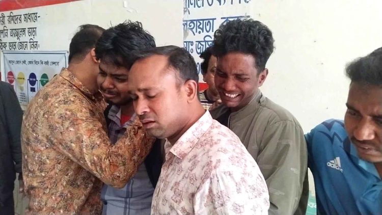 ঝালকাঠিতে বাস চাপায় মাধ্যমিক বিদ্যালয়ের আইসিটি ল্যাব সহকারি নিহত