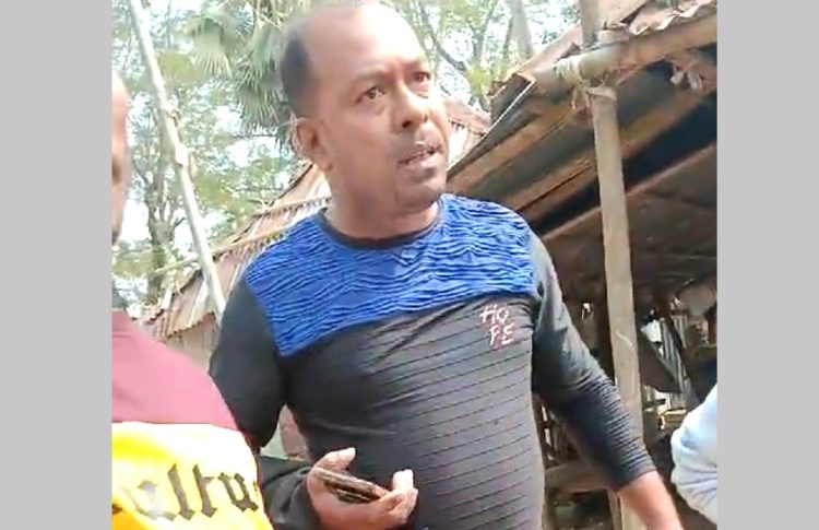 রাজাপুরে মামলার ভয় দেখিয়ে জমিদখল ও চাঁদার দাবিতে বালু ভরাটে বাঁধা, বিএনপির নেতা শিক্ষক বরকতের বিরুদ্ধে থানায় অভিযোগ