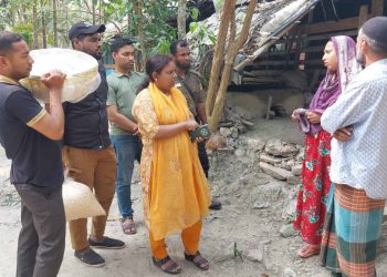 জুলাই আন্দোলনে ঝালকাঠির চার শহীদ পরিবারকে ইফতার সামগ্রী উপহার