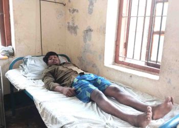 পরকীয়ায় বাঁধা দেওয়ায় শিক্ষার্থীকে পিটিয়ে আহত, সমঝোতায় ইউপি সদস্যের বিরুদ্ধে ৫০ হাজার টাকা লেনদেনের অভিযোগ